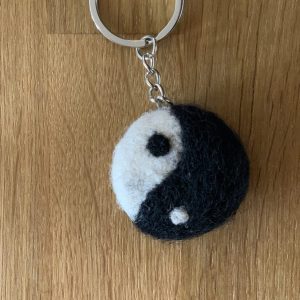 Filtad nyckelring – Yin Yang – Svart/Vit