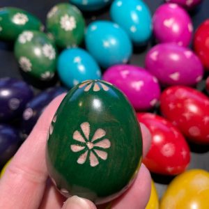 Ägg med mönster – Grönt – Täljsten